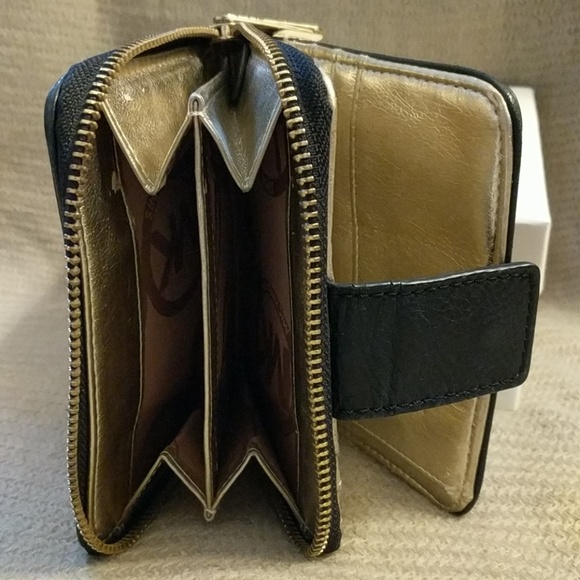 Michael Kors Signature Wallet - Picture 4 of 5